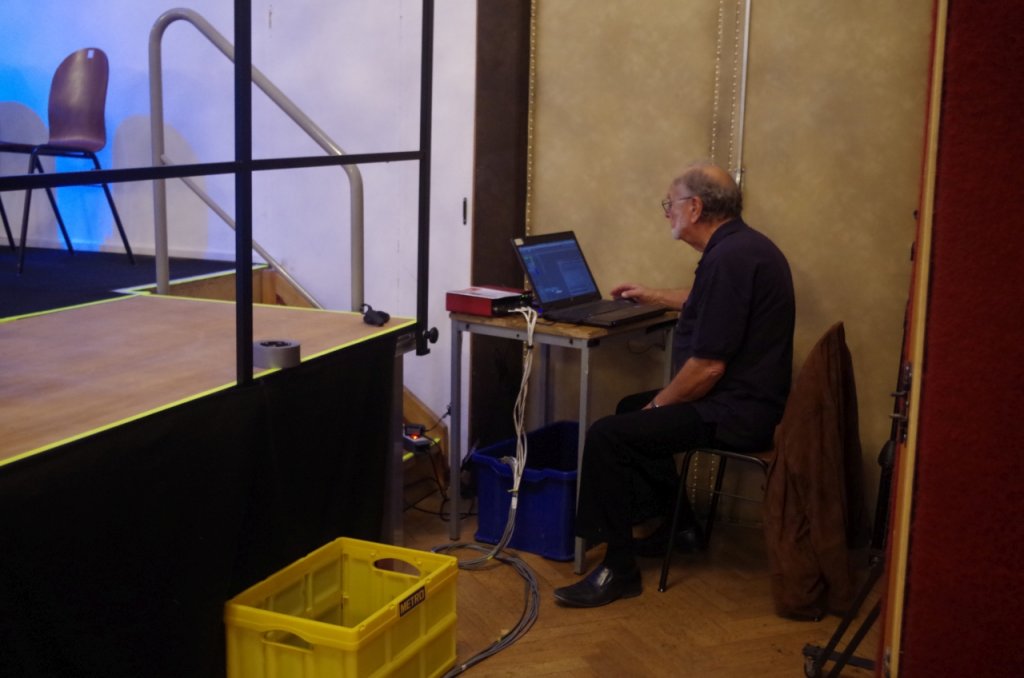 Peter - dem Orchester freundschaftlich verbunden und Herr des Tons