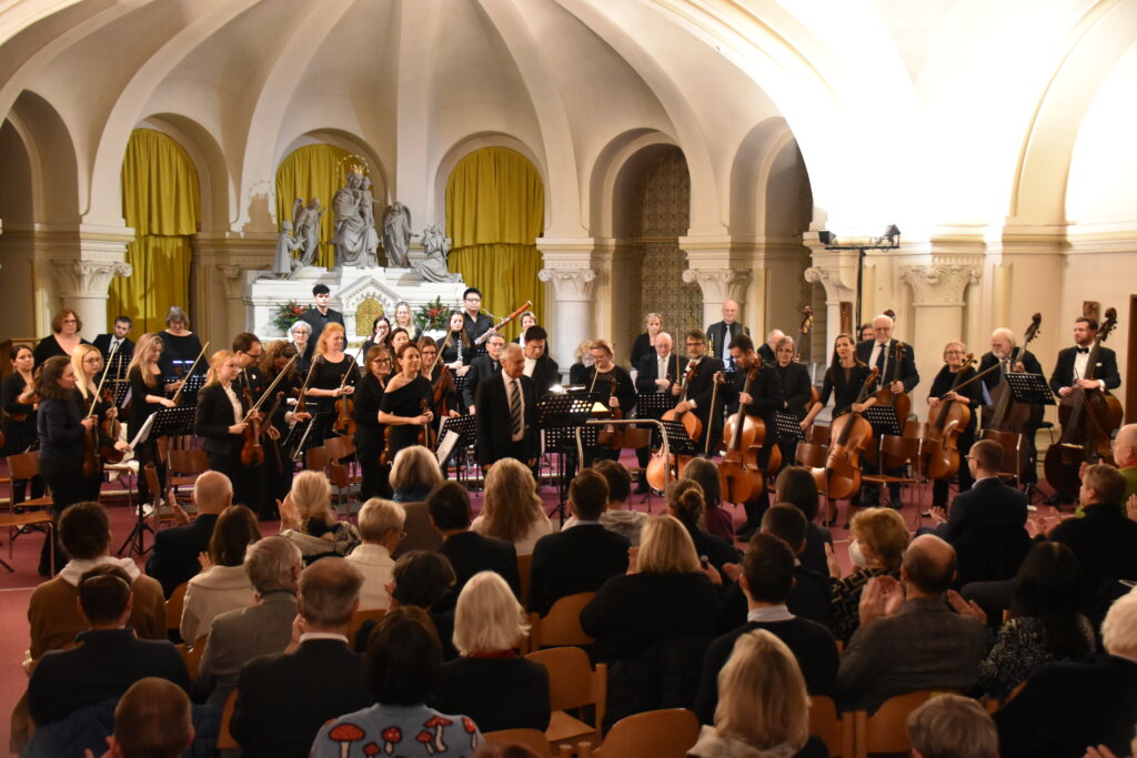 Orchester beim Applaus